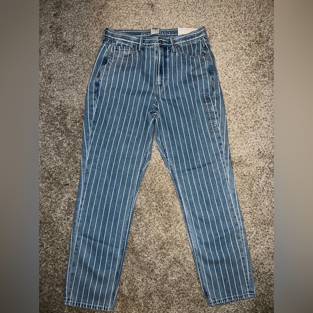 American Eagle Size 6 Mom Jeans
